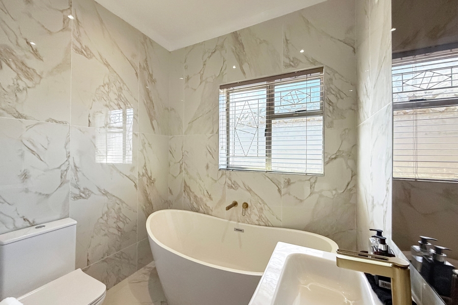 5 Bedroom Property for Sale in De Tijger Western Cape